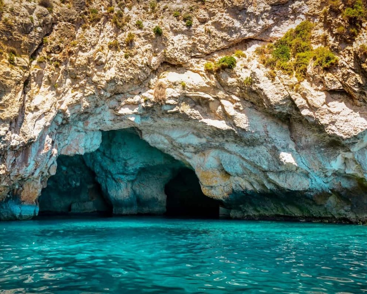 Шедевр природы: Путеводитель по Голубой пещере Олюдениз