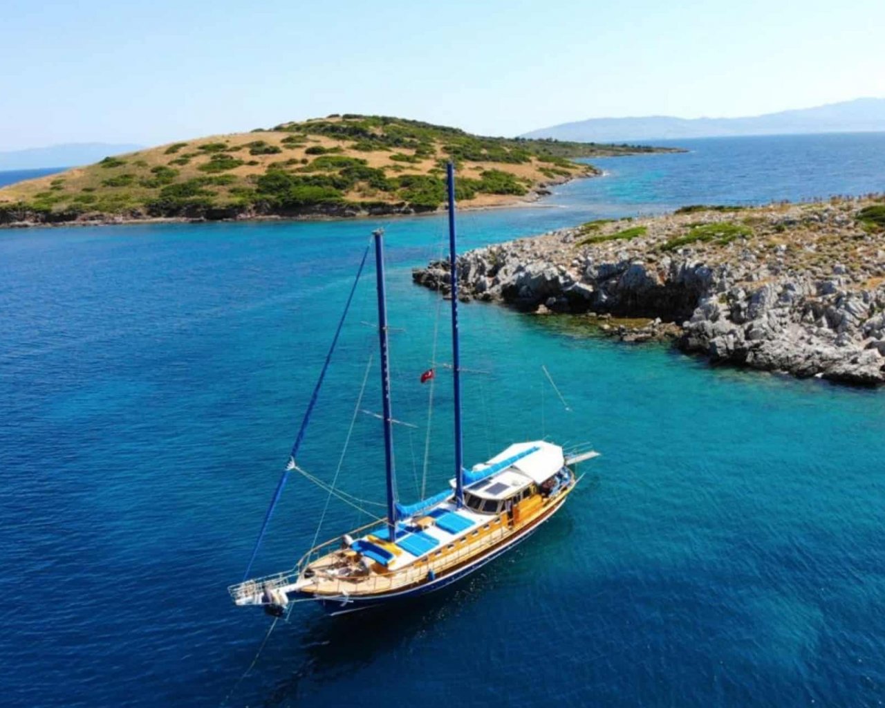 Лето в сказочных бухтах: волшебство голубого круиза